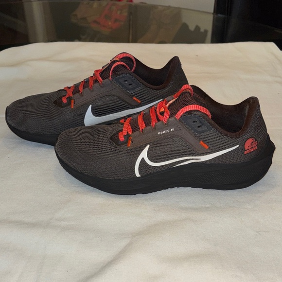 Nike NFL Cleveland Browns Air Zoom Pegasus Brown and Red Sneakers - Picture 4 of 8